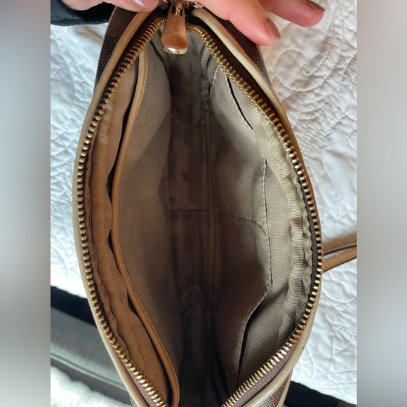 Michael Kors Jet Set Large Logo Crossbody - Picture 3 of 3